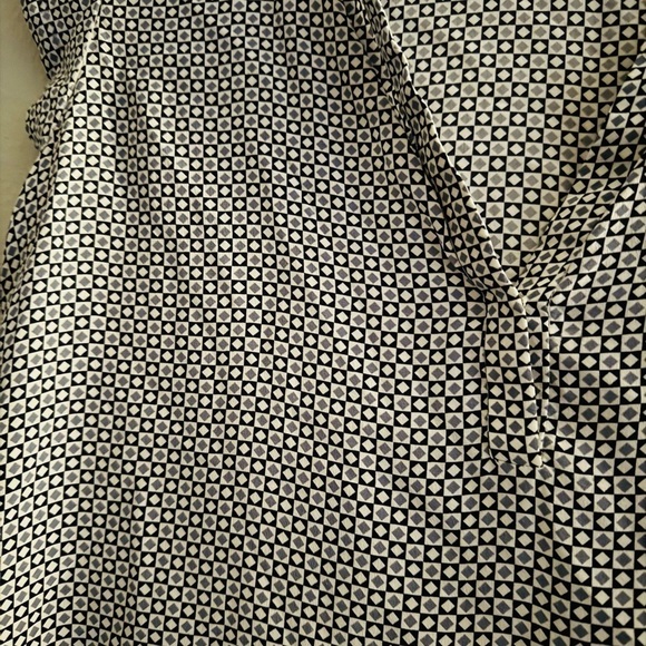 Silk Joie Women's Navy Gray White Geometric Blouse size Medium - Picture 4 of 8